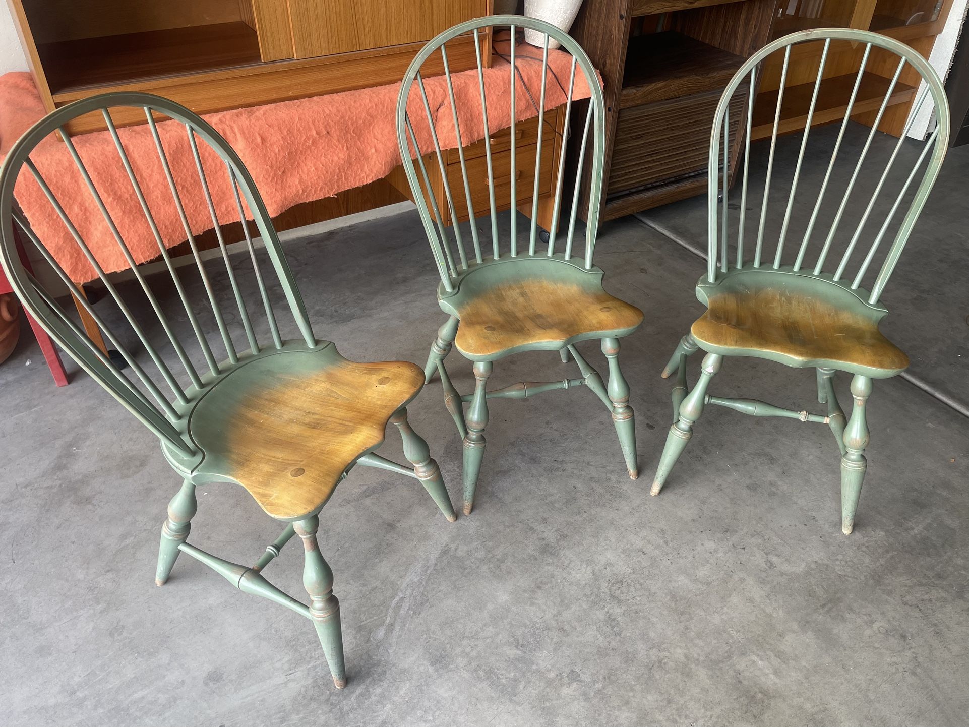 2 Wooden Vintage Chairs 