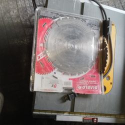 Dewalt Table Saw Excellent Condition Rarely Used 150 Or Best Pffer