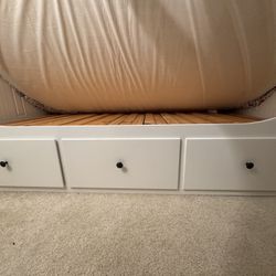 Adjustable Queen/Twin Sized Bed  + 3 Drawers + Full Sized Matress