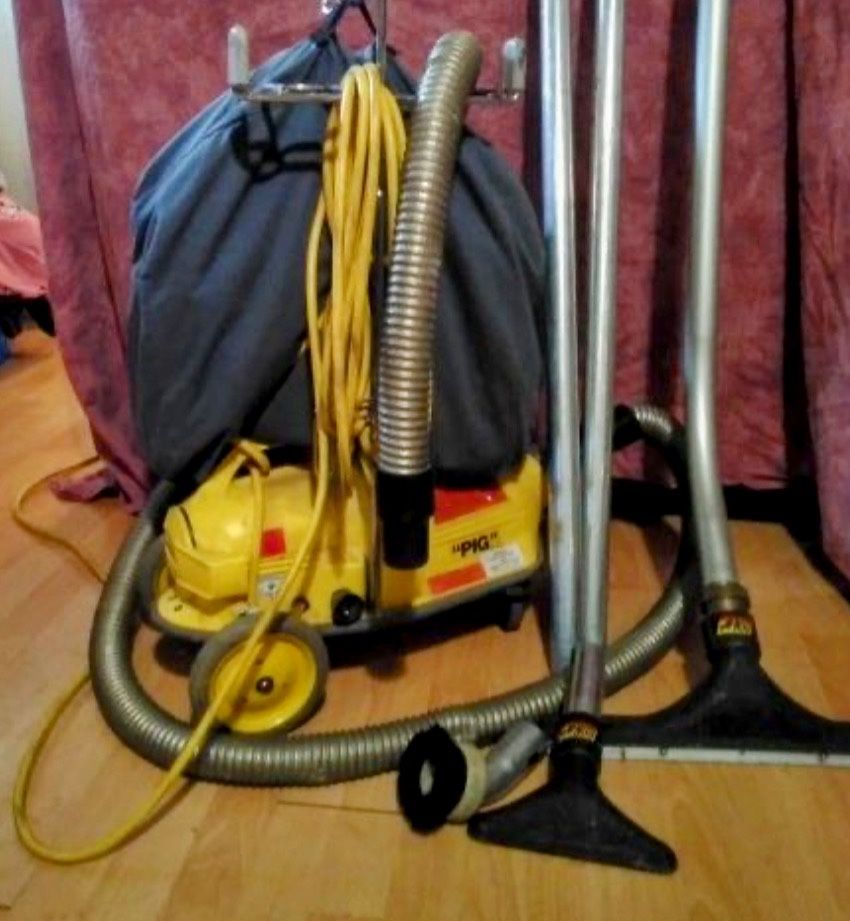 Pig Commercial Rolling Vacuum With All Attachments