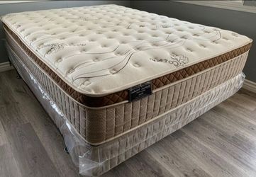 Queen Organic Cloud Edition Europillow Top 12inch Mattress