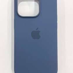 └➤➤➤ Like new condition | Genuine Original Silicone Case w/ MagSafe - $