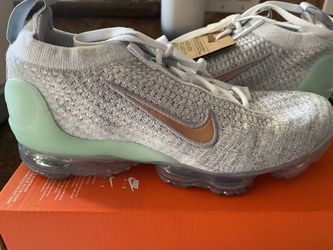 Air Vapormax 2021 FK  - Size  4 (Brand New)