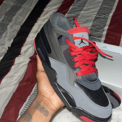 Jordan 4 RM