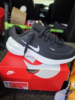 Boys Nike Shoes Size 3Y