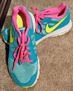 Nike sneakers size 5