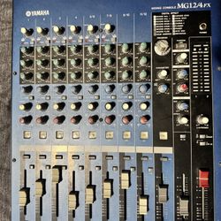 Yamaha MG12/4FX Mixer 12 Channel Mixer