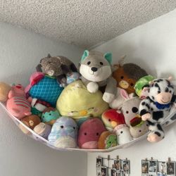 Stuffed animals, squishmallows 