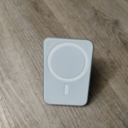 Belkin Car MagSafe Phone Mount (Model: WIC002) For Sale 