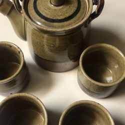 Tea Pot With Matching Cups