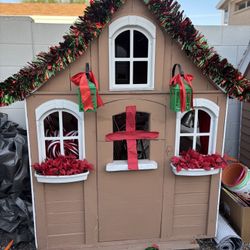 Outdoor Christmas Gingerbread House