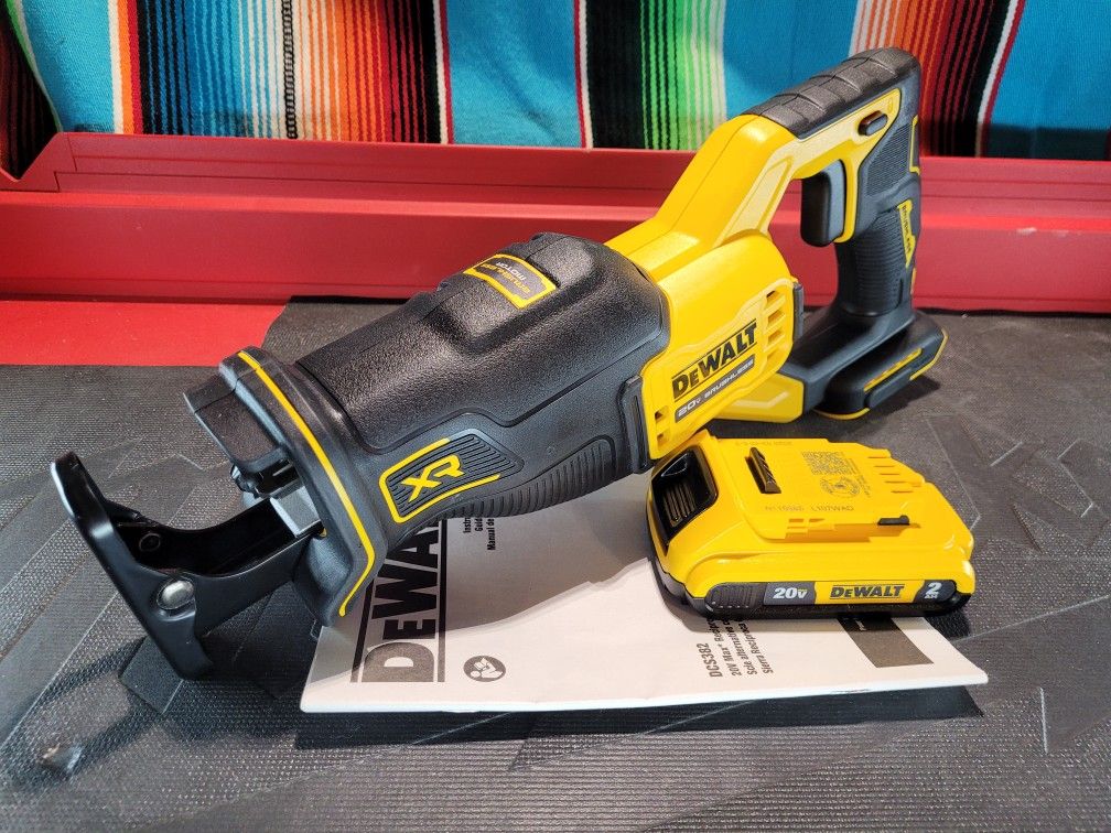 Dewalt 20v XR reciprocating saw DCS382 & 20v 2ah battery (NO CHARGER)...NEW_NUEVO $200 PRECIO FIJO_FIRM PRICE