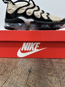 NIKE VaporMax Plus