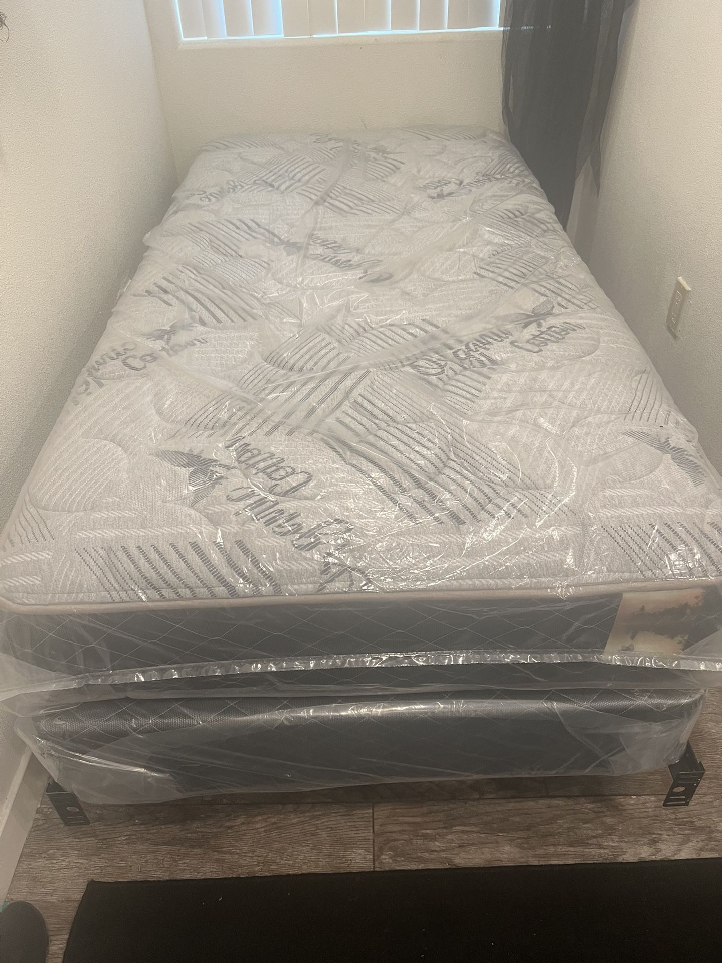 Twin Bed With Mattress And Box Spring 