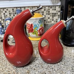Rachael Ray OIL AND VINEGAR BOTTLE SET - RED