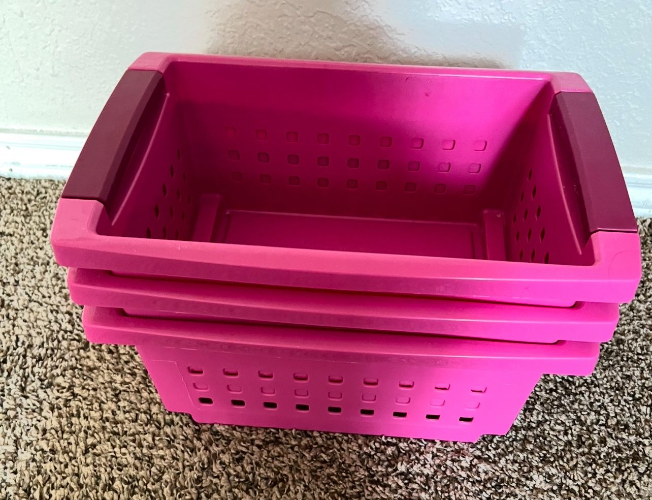 3 x Stackable baskets 