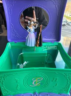 Wicked For Good. Music box regal 