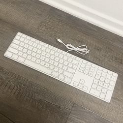 Apple Genuine Wired USB Keyboard Slim •Model A1243 •Full-size w numeric keypad •USB port on each side end •Clean, in mint condition