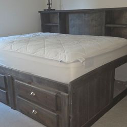 Living Spaces Summit Gray Full Size Daybed with storage drawers
