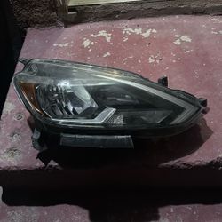 2016-2019 Nissan Sentra Headlight Passinger Side