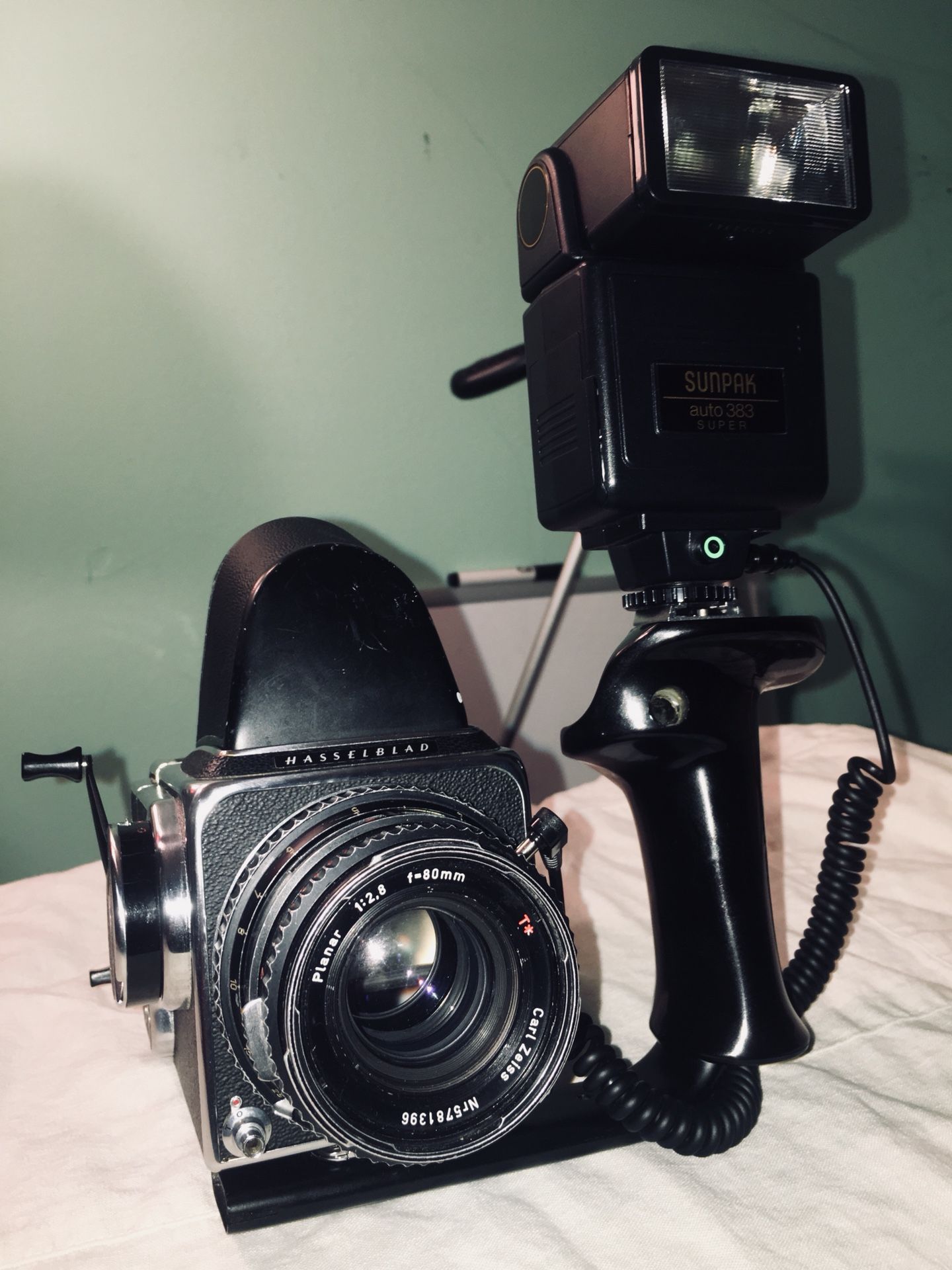 Hasselblad 500CM Medium Format Film Camera with 80mm f/2.8 Carl Zeiss Lens & 2 Viewfinders