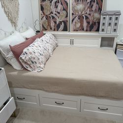 Pottery Barn Teen Corner Bed 