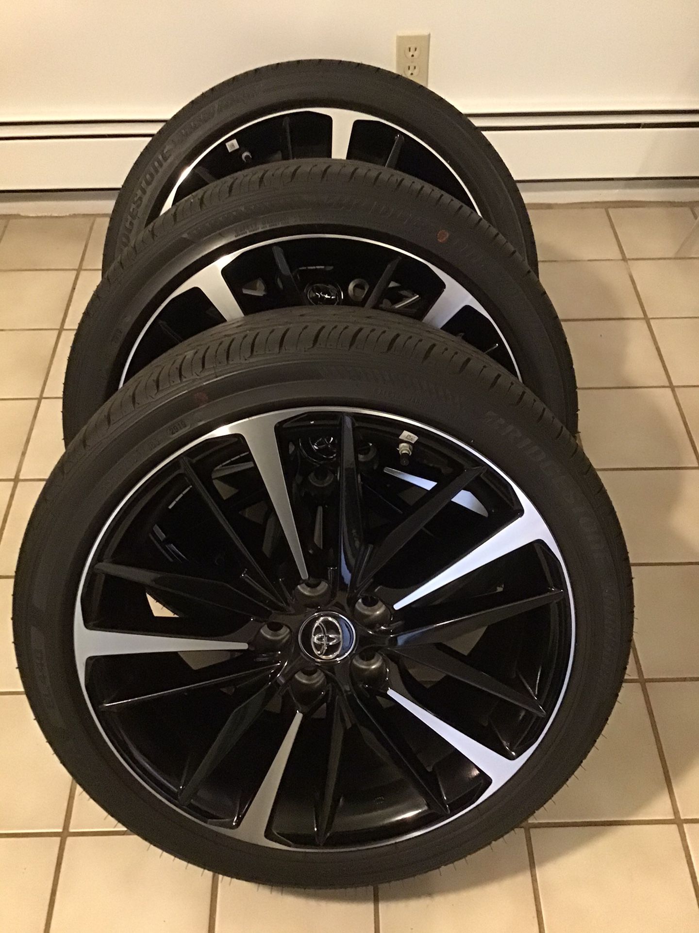 2019 Toyota Camry XSE 19" Rims and Tires