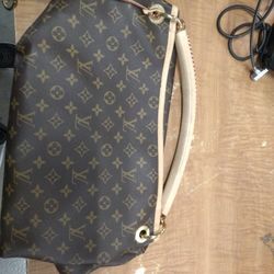 Louis Vuitton Handbag 