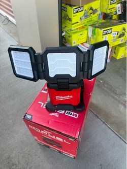 Milwaukee M18 Rover Dual Power Triple-Panel Flood & Area Light