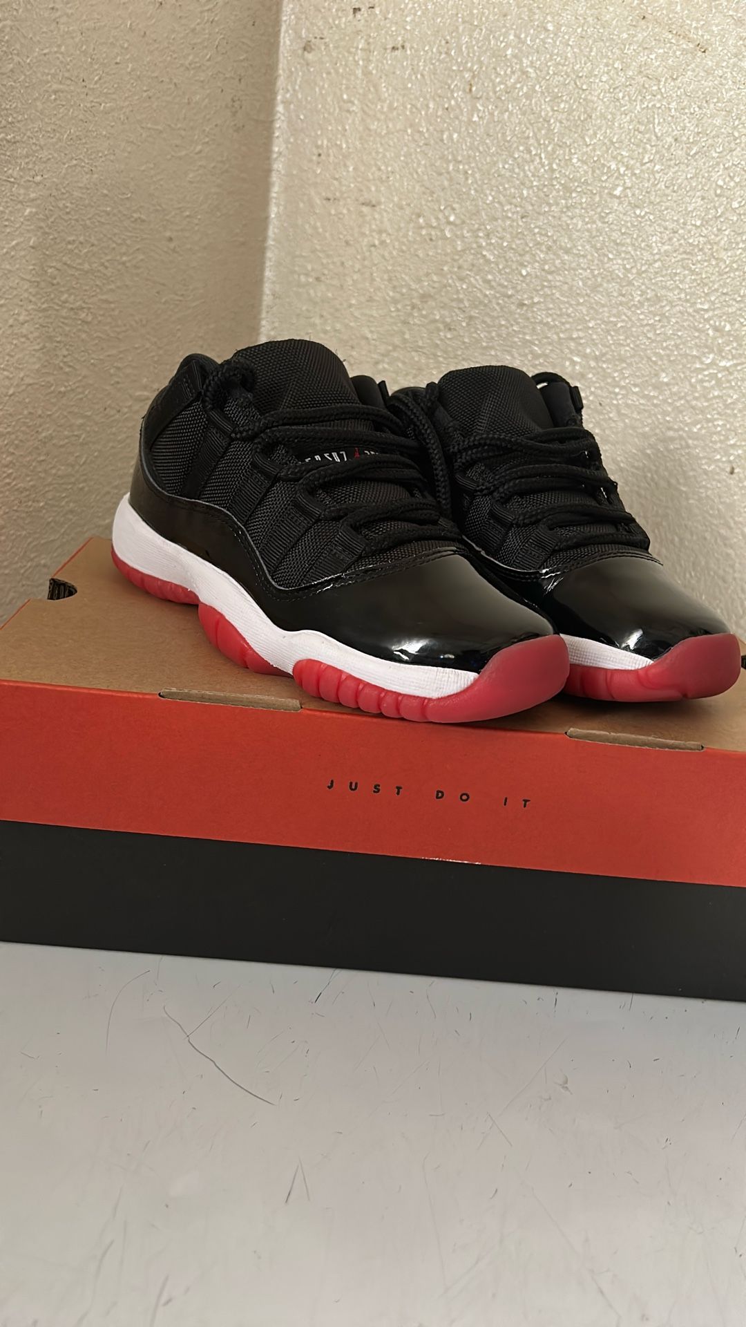 Air Jordan 11 Low( Bred)