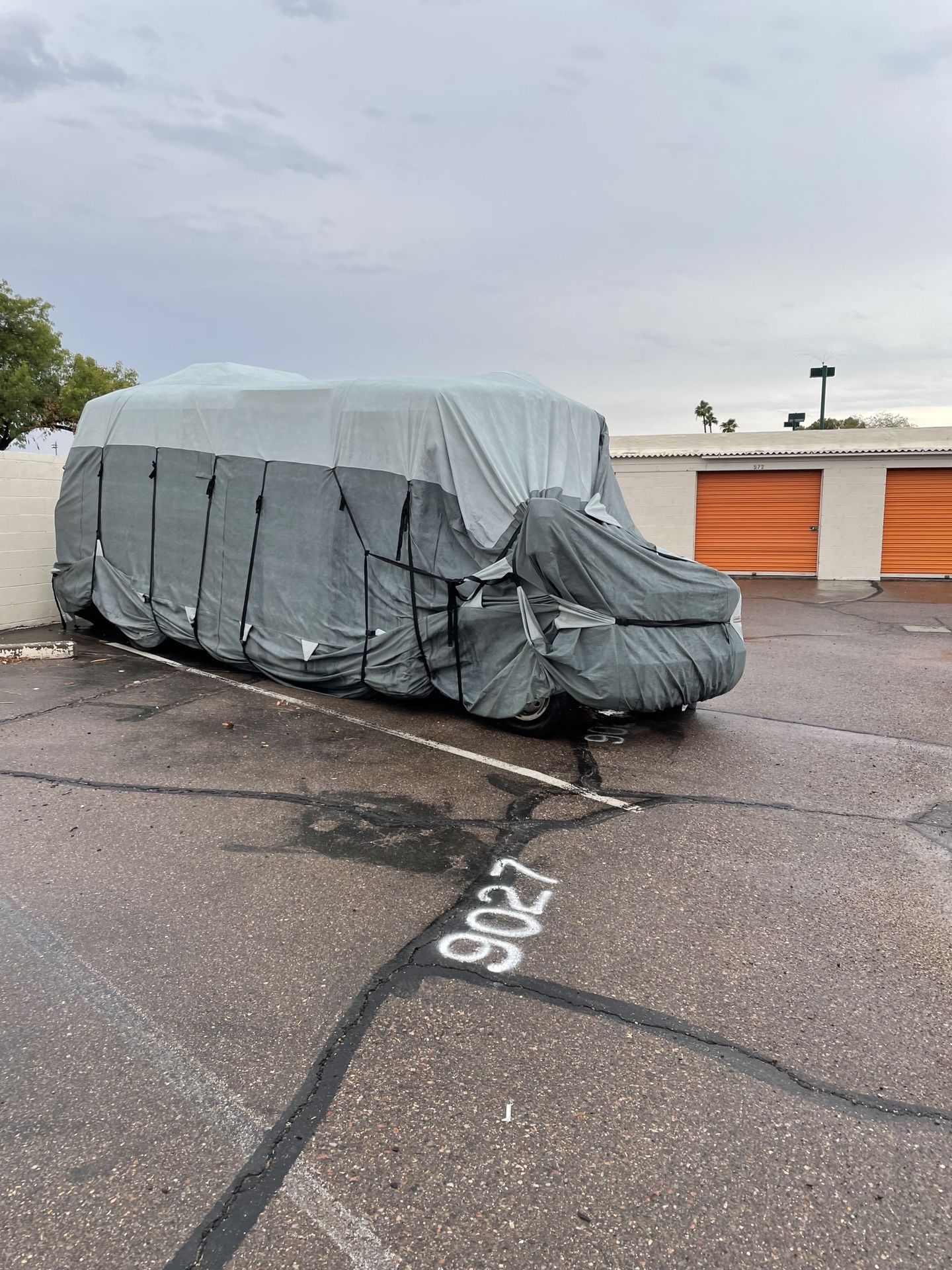 4200 glass top RV cover fits 37 x 40 waterproof rip resistant anti UV mobile home camper cover for winter snow and with Jac cover for a tir for a tire