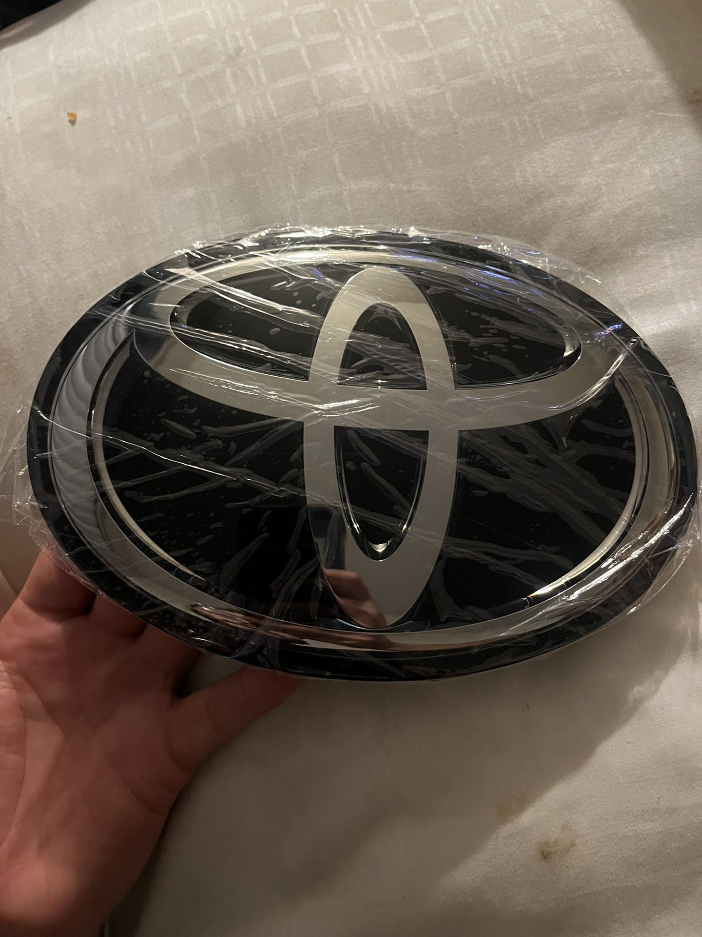2018-2022 Toyota Tacoma (18-21 Tundra) Radar Emblem New 90975-A2014 NEW OEM