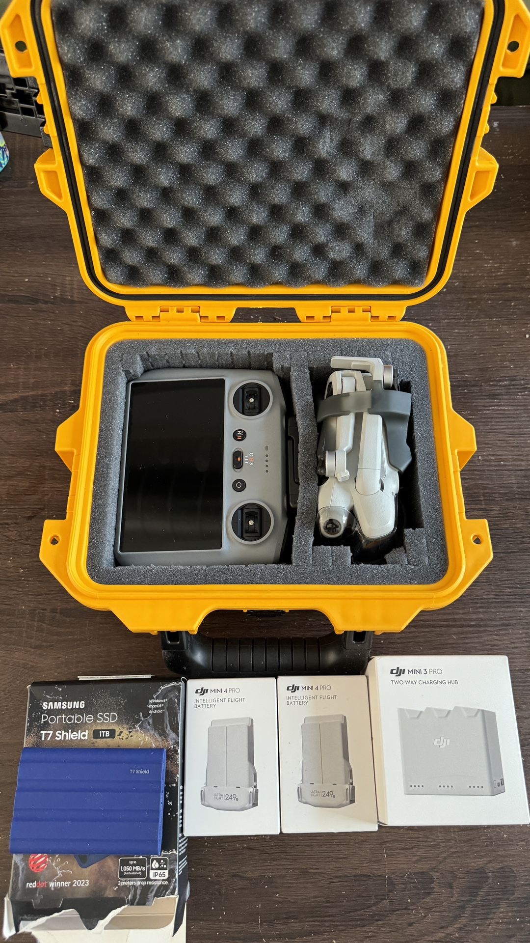 DJI Mini 4 Pro Drone Tv 2 Remote With Built In Screen