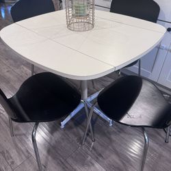 Extendable Dining Table and Chairs
