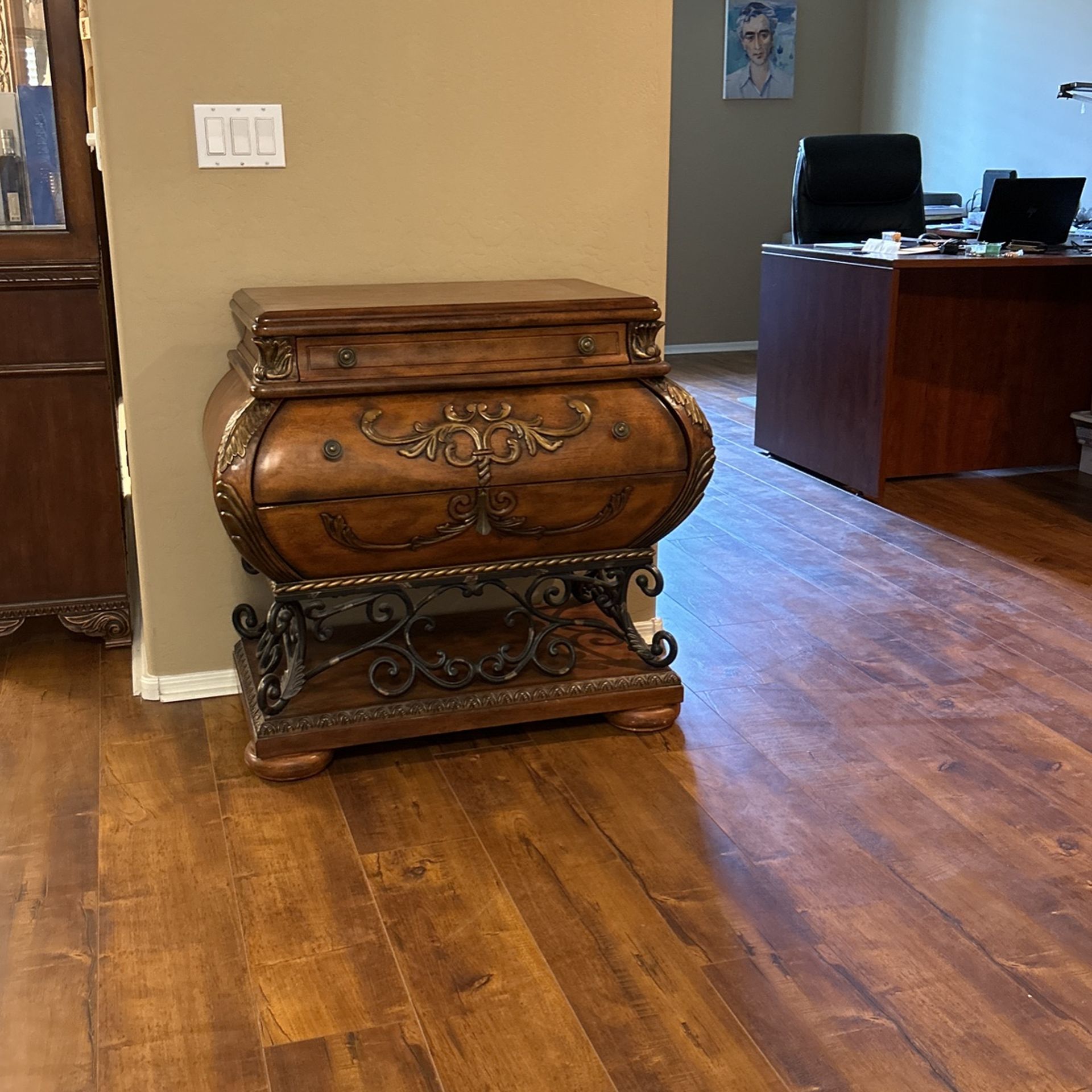 Bombay Chest