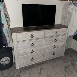 Toshiba TV With Wall Mount