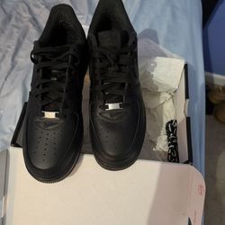 Nike Air Force 1 Low Supreme Black – Size (11) – With Box & Laces – Great Condition