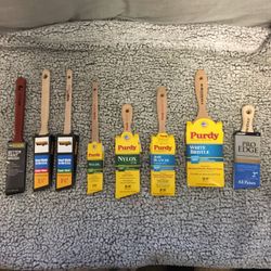 Assortment Of High End Paint Brushes 