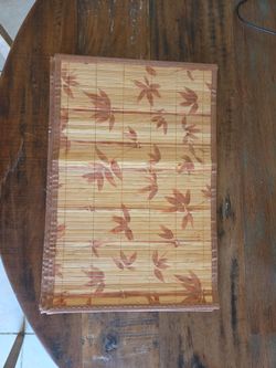 4 Bamboo Placemats with Leaf Print