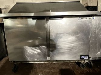 Beverage-air prep table