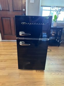 Frigidaire Mini Fridge Retro Black Brand New With Freezer