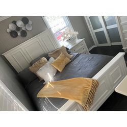 Queen 3 piece white bedroom set