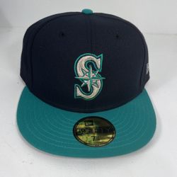 New era fitted hat 🧢 different teams and size available 42$ each 