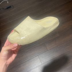 Yeezy Bone Slide 