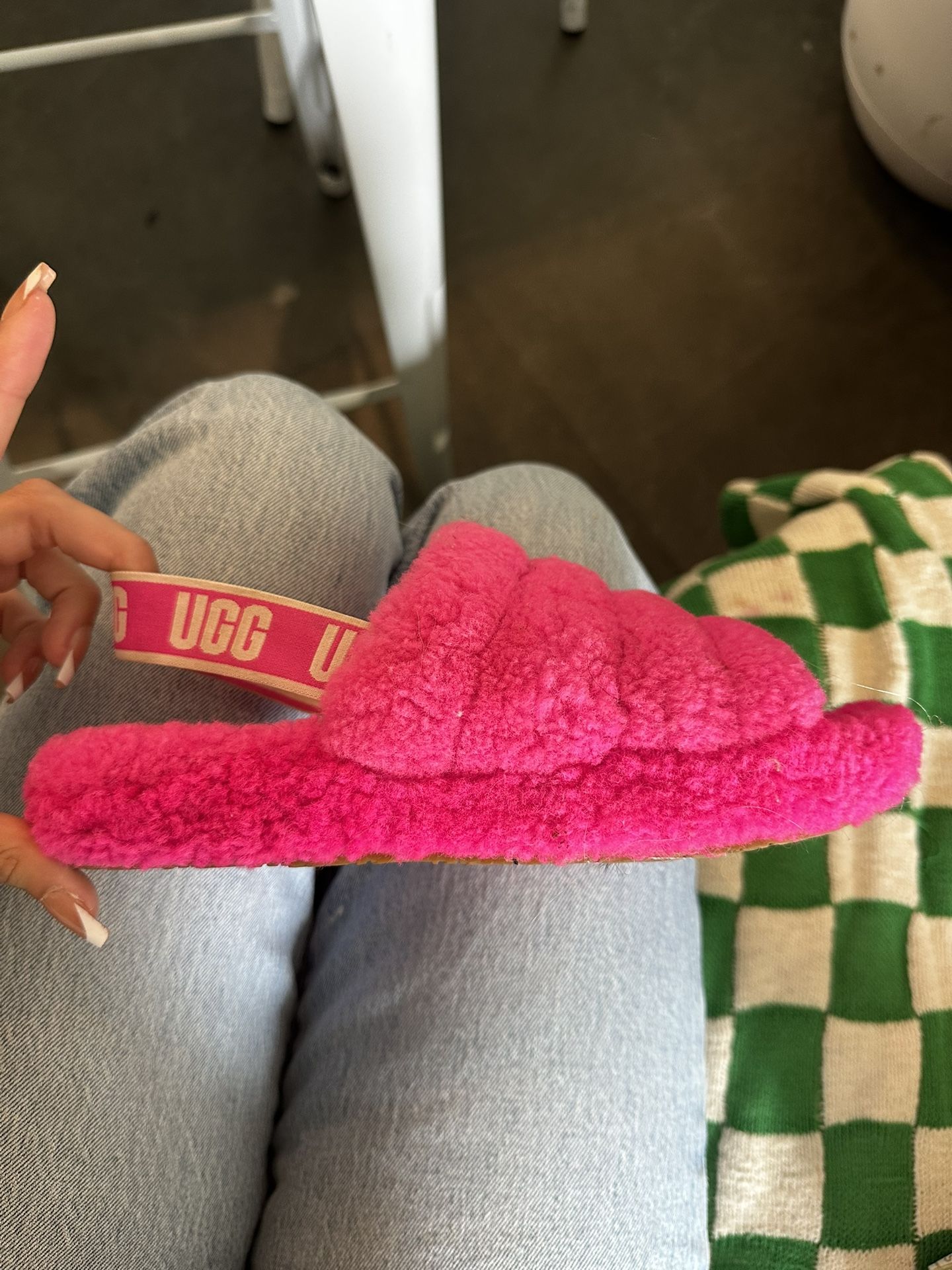 Pink Ugg Slippers (7)