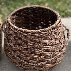 Basket w/handle (see Description)