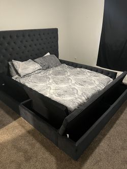 Queen Size Bed An Mattress