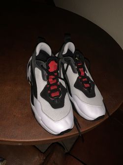 Pumas size 10