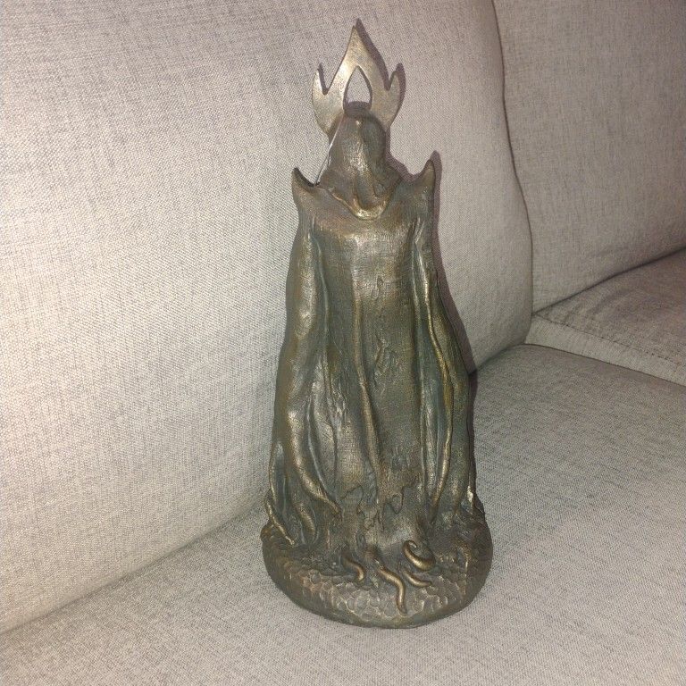 King In Yellow Statue The Mysterious Company Edición