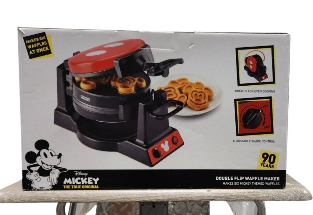 Disney Mickey Mouse MIC-62 Double Flip Waffle Maker 8" x 14" x 8" Black Red New